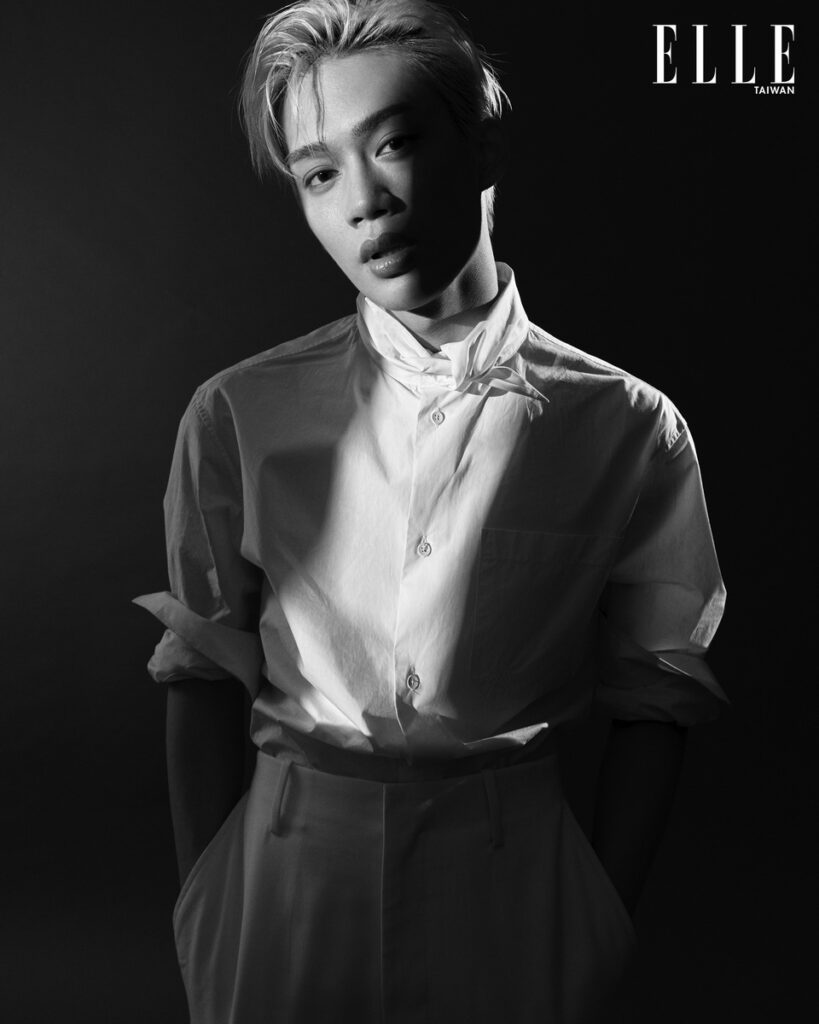 子翔:白色繫帶襯衫、寬版長褲(BOTH BY LOUIS VUITTON)。(照片轉載自「《ELLE》國際中文版雜誌」)