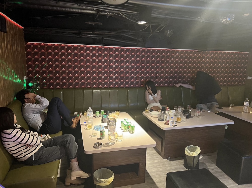 竹聯寶和會長涉館長槍擊案 再涉媒介少女下海陪酒被逮 65 S 3702845