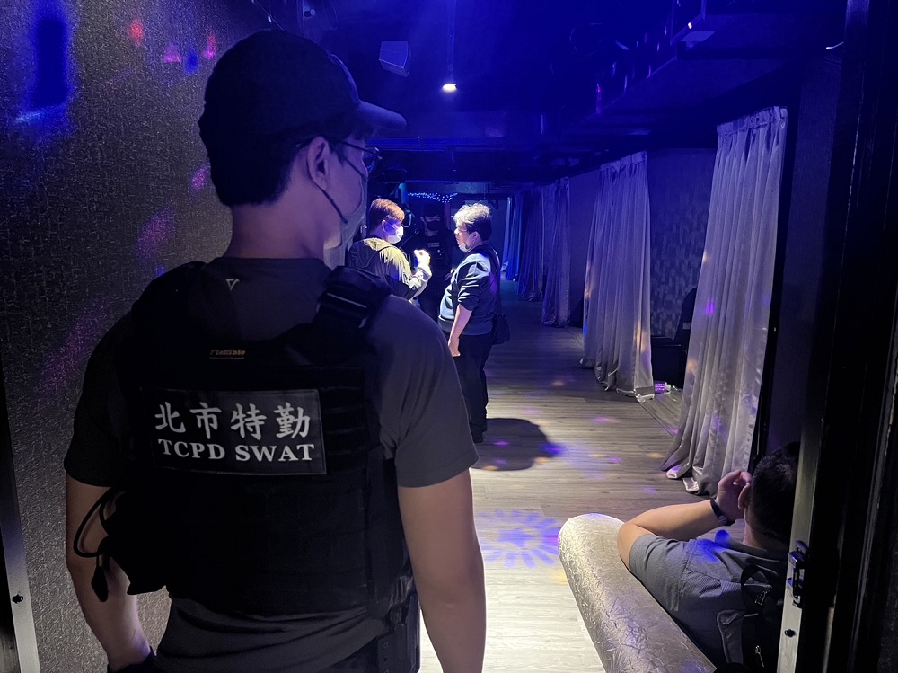竹聯寶和會長涉館長槍擊案 再涉媒介少女下海陪酒被逮 66 S 3702847
