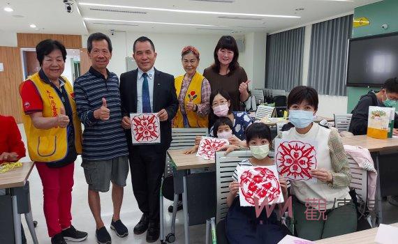母親節前夕!錫卿基金會舉辦紙藝創作 親子玩出創意也能愛媽咪
