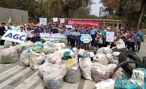 影／守護地球日商艾杰旭百人淨灘　清除6百多公斤廢棄物淨化海岸