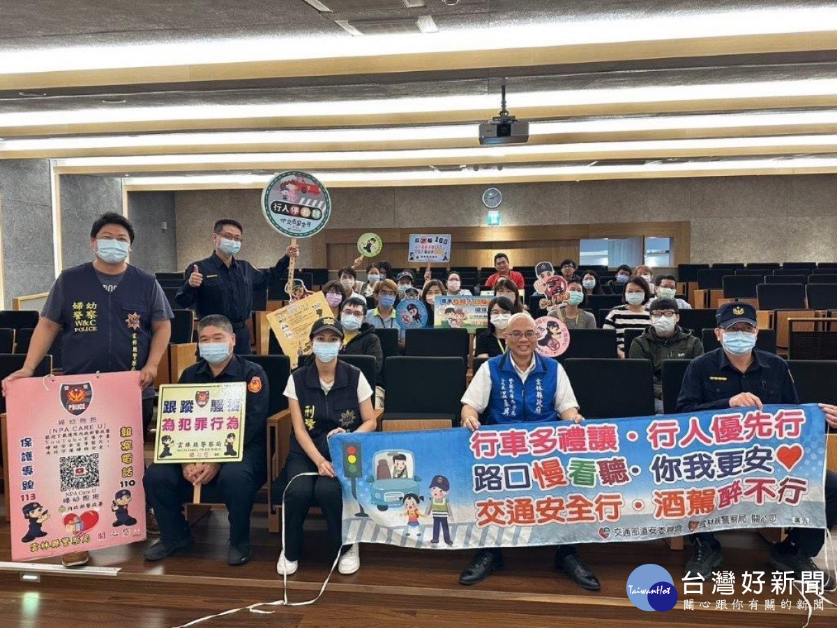 斗南警分局日前至大埤鄉良作工場進行犯罪預防宣導活動／警方提供