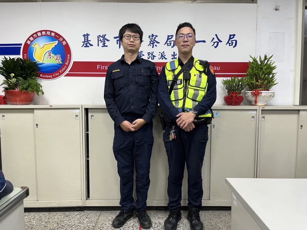 基隆市警察局第一分局南榮路派出所警員魏簡彣、邱柏文協尋民眾愛犬