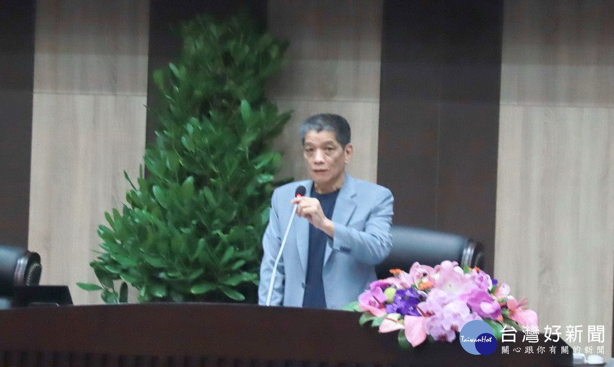 何議長期許縣府團隊對議員建言妥為規劃執行。（記者扶小萍攝）