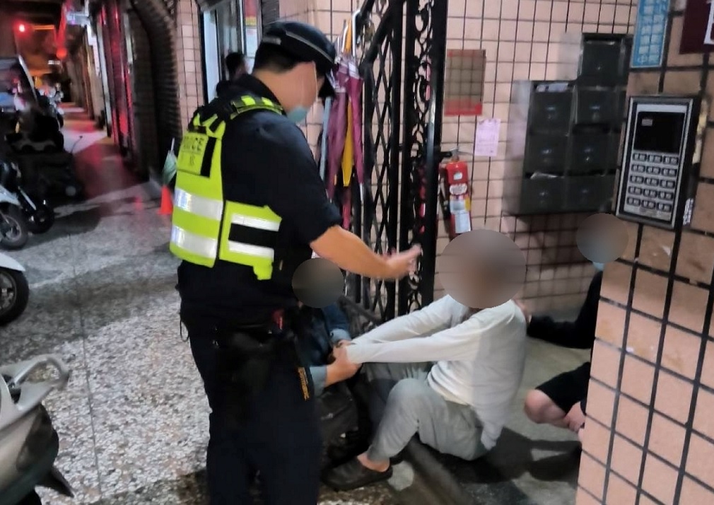 ▲ 員警調閱監視器協尋時,一通關鍵來電成功尋獲老翁 (圖/台中市警察局 提供)