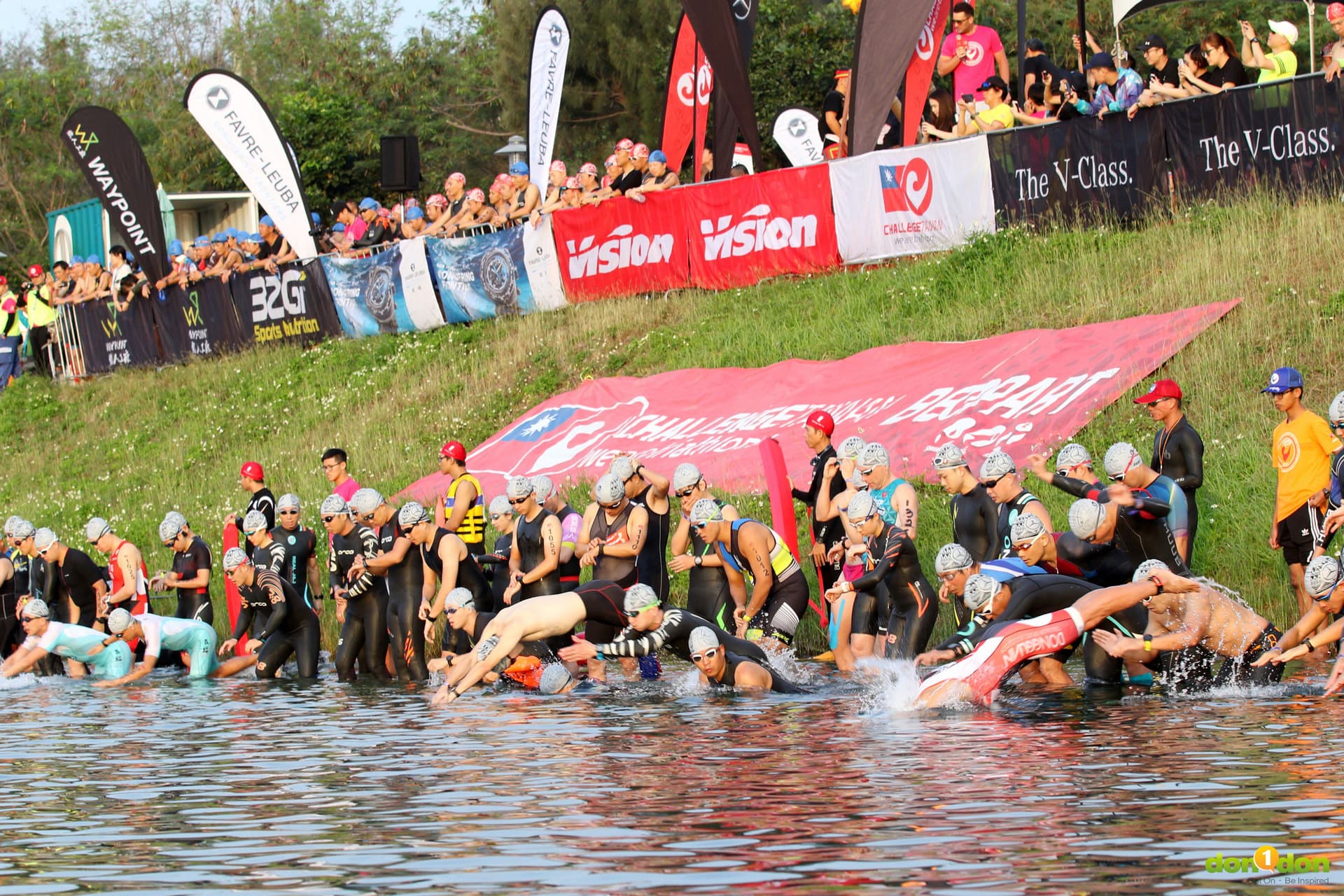 出發時人潮較多,建議新手可以稍等大家出發後再下水,以避免被擊沈!