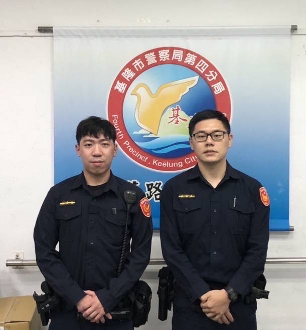 遊客忘記場所開放時間，被困在仙洞巖，基隆警方警員陳彥廷、實務訓練生陳家瑋馳赴現場了解