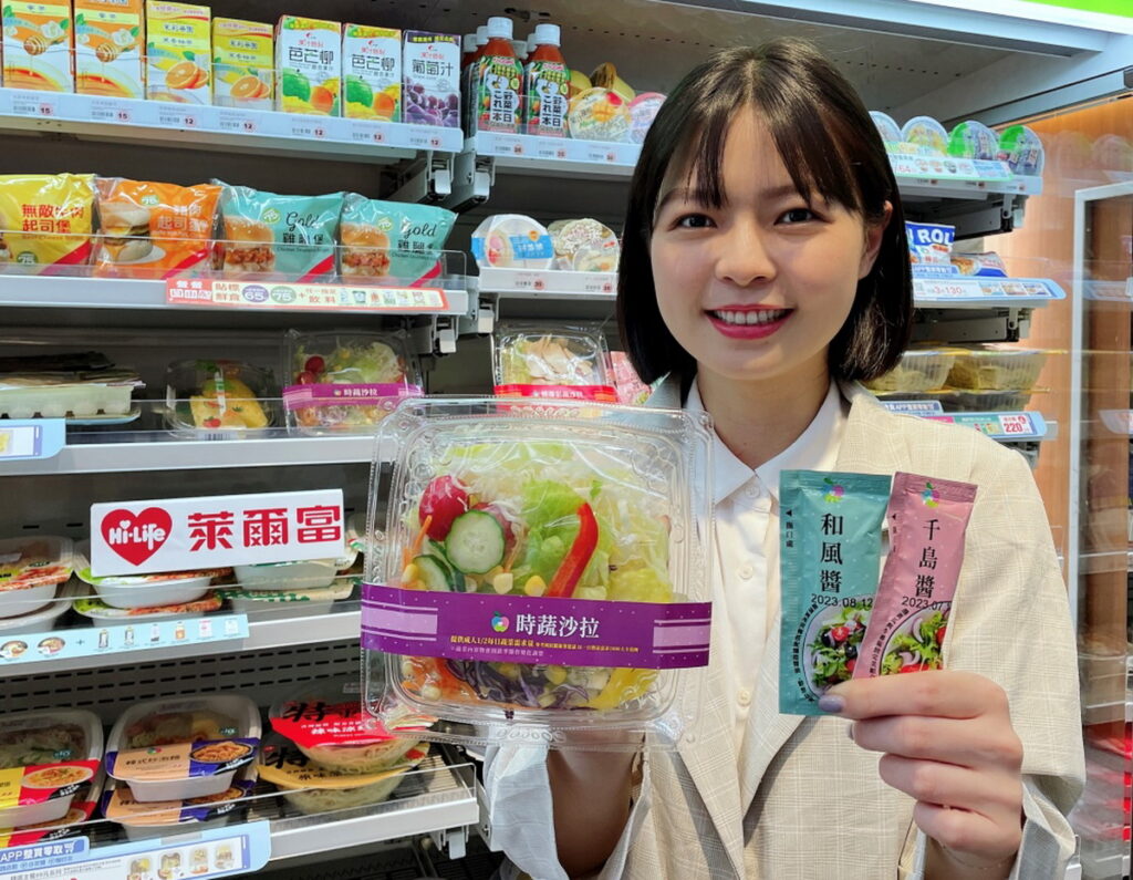 綠色飲食當道,萊爾富推出綠色飲食新品-時蔬沙拉,5月2日前買指定沙拉免費送醬包乙包