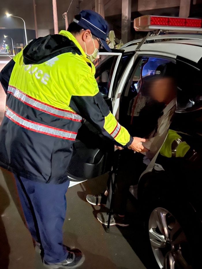 8旬失智老翁迷途 和心警獲報助返家