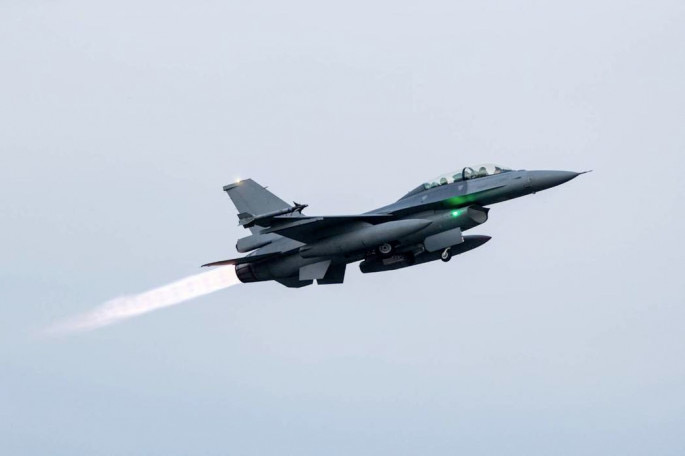 遭華盛頓郵報指「台灣難抵擋中國空軍」,國防部反駁,指「外媒引述不明文件,內容顯非事實」。圖為空軍F-16V戰機緊急升空照片。(圖/軍聞社)