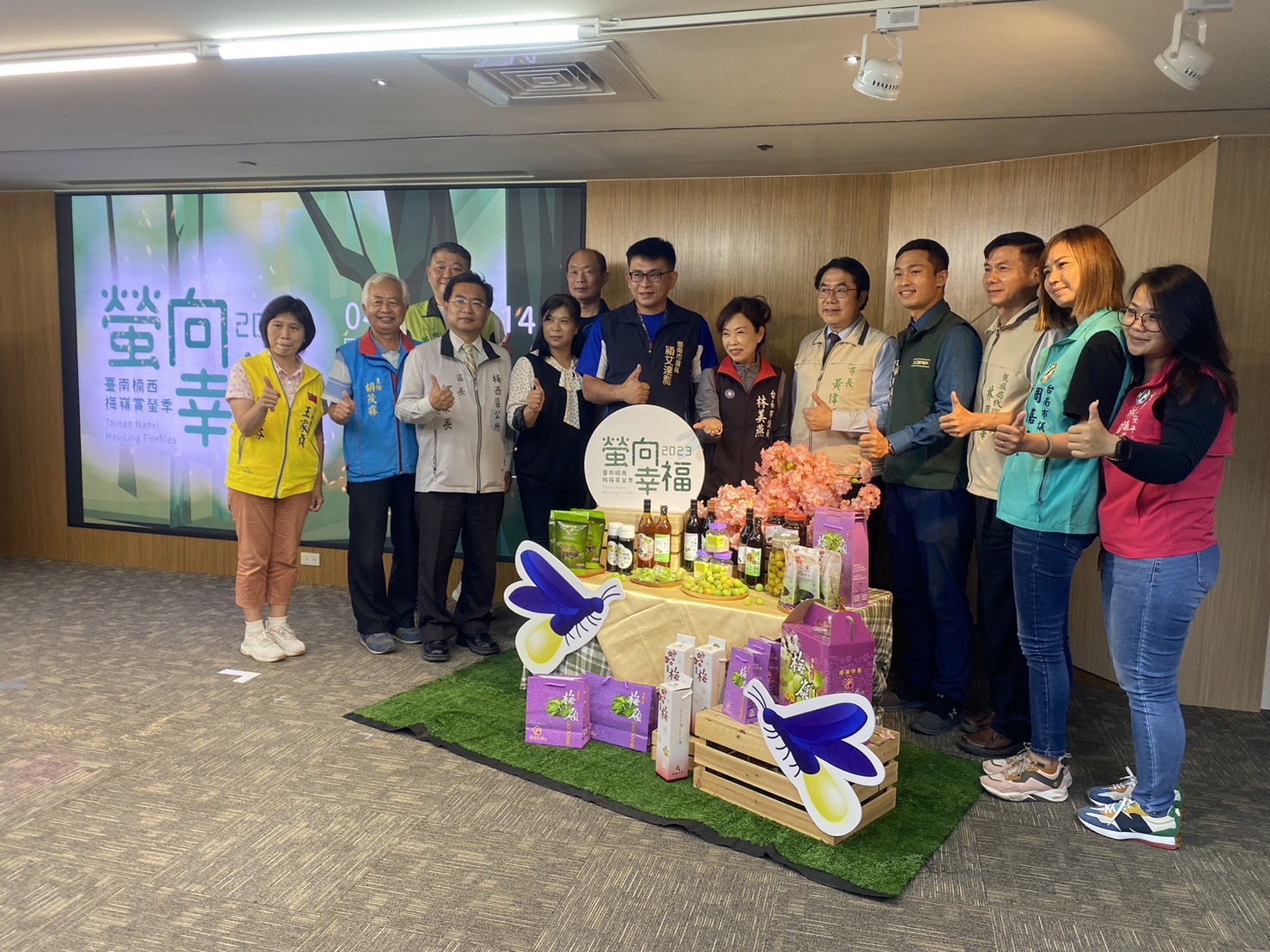 台南市長黃偉哲的記者會行程特多　議員服務處也紛紛卡位爭版面　新聞處公務員受不了辭職