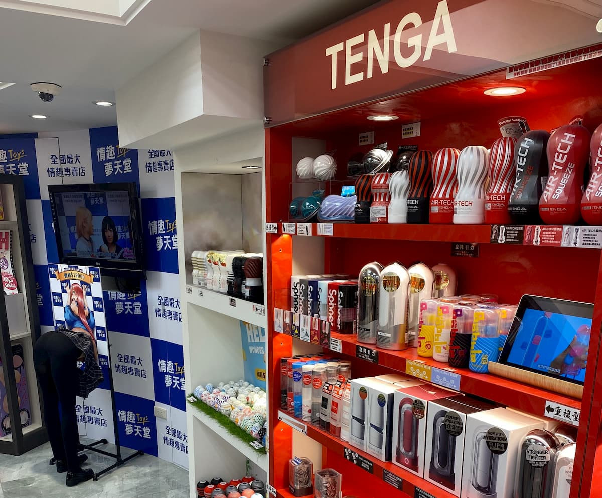 店內空間採光舒適明亮,主題分類明確,讓消費者輕鬆挑選。