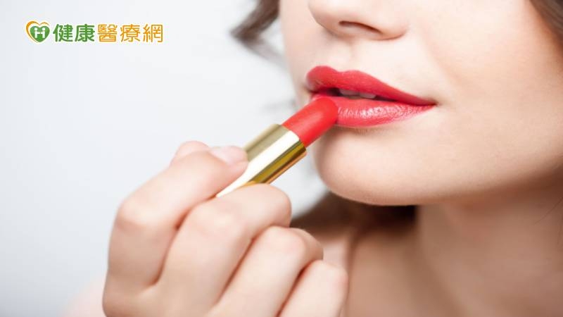 口罩鬆綁,挑選口紅成顯學?