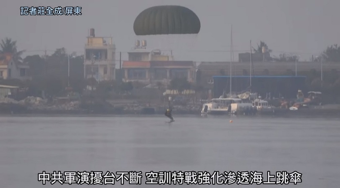 中共軍演擾台不斷 空訓特戰強化滲透海上跳傘