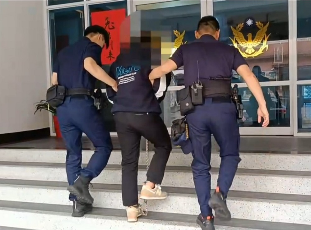 假名人投資臉書騙了140萬元 還想詐110萬警喬裝情侶逮車手 69 4326 3