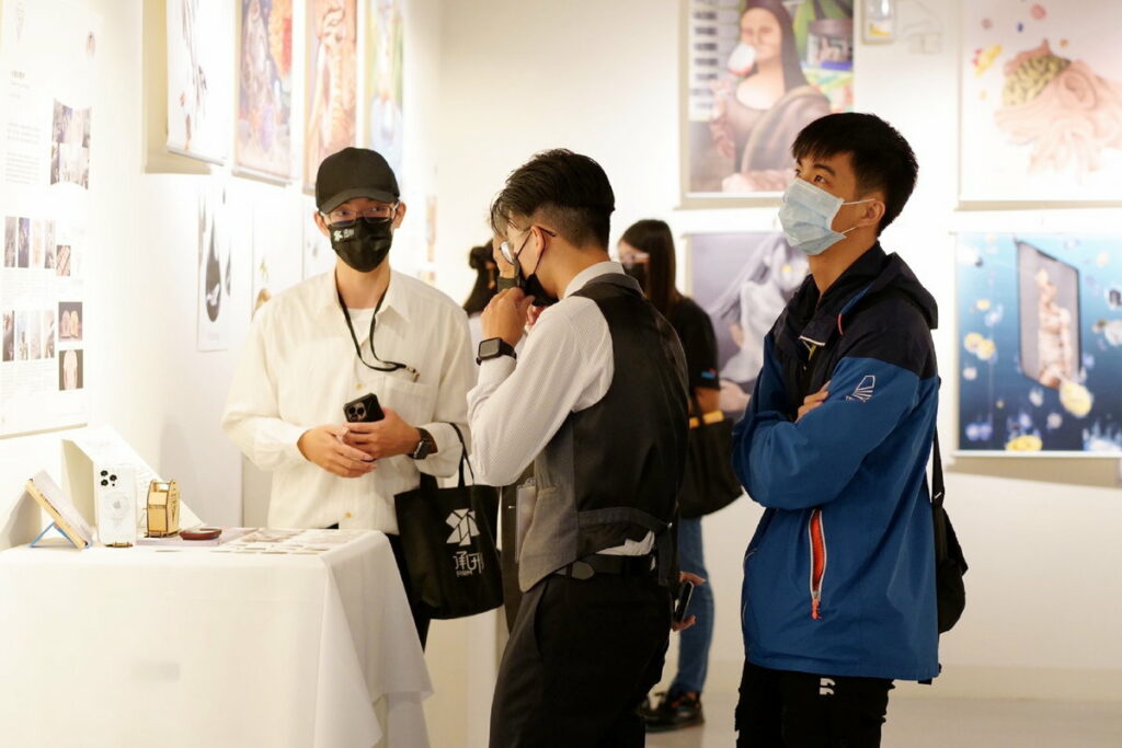 南華大學視設系第十七屆畢業展「承形」登場,大四學生展現學習成果。
