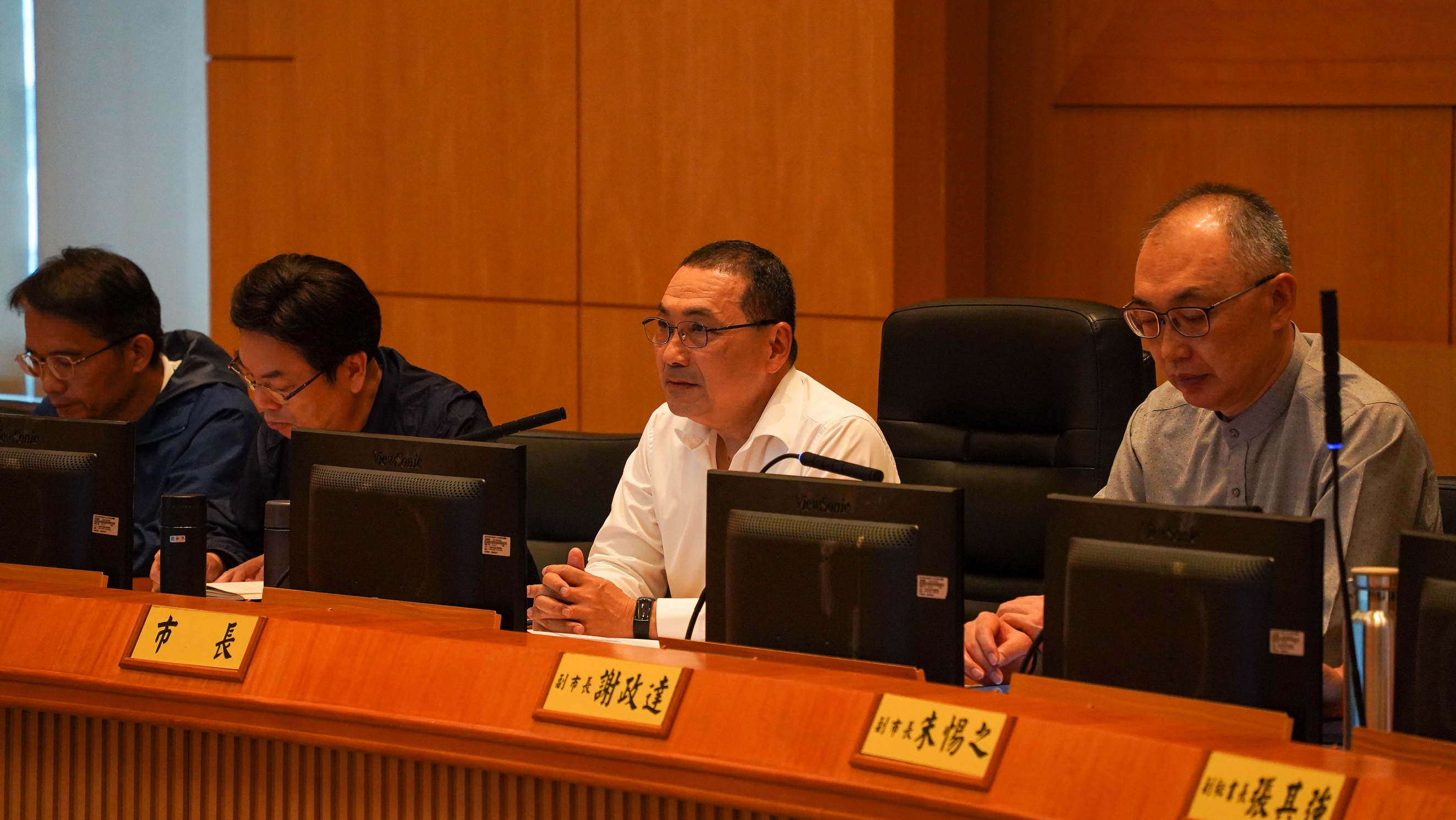 侯市長強調，新北是台灣第一大城，400萬人口、產業多元，公司實收資本額近三年平均成長率4.72%，為六都第一，顯現企業看中新北豐富生活機能、便利交通環境、完善社會福利，更願意投資新北，壯大企業體質。