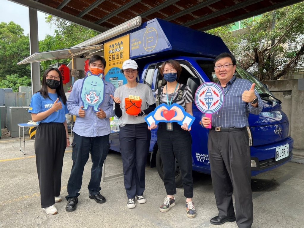 台電北南區處員工熱烈響應餐車活動。