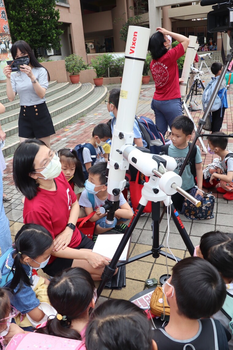漾新聞|太陽被咬了一口 港和國小日偏食觀測學生好樂