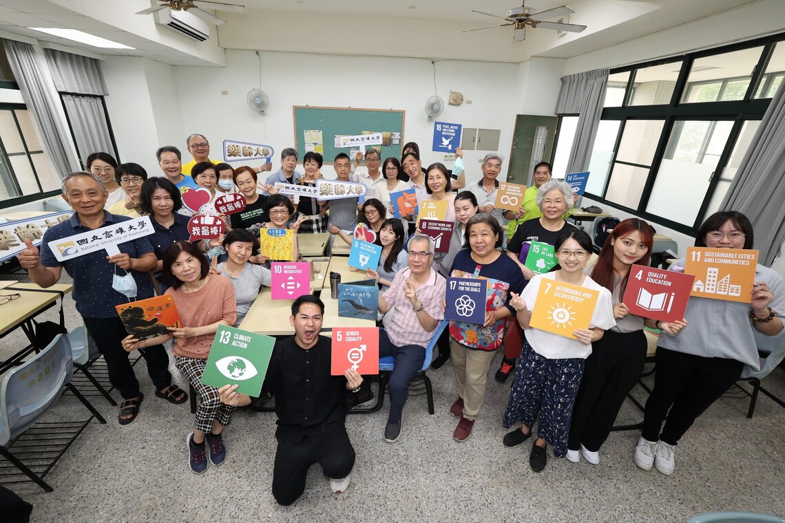 漾新聞|高雄大學辦青銀共學 白紙與膠帶造塔激發跨世代交流對話