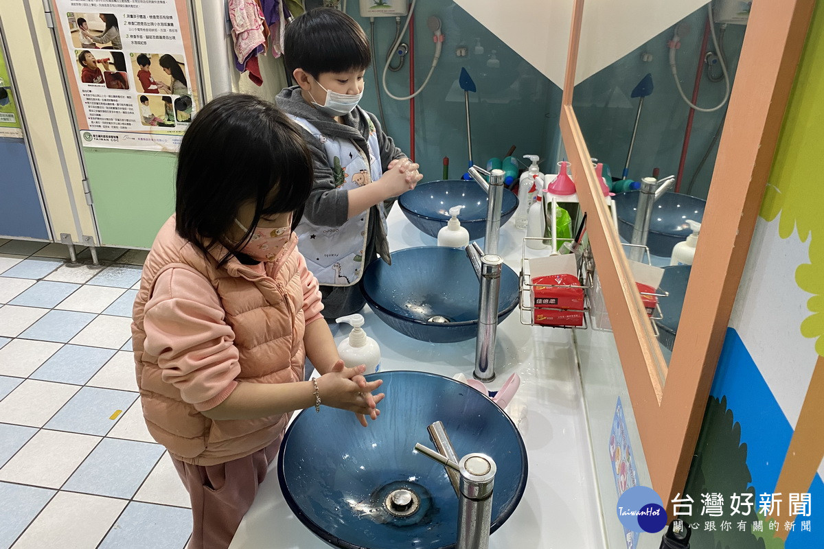 腸病毒疫情及社區傳播風險攀升,桃園市政府衛生局呼籲落實勤洗手加強防範。
