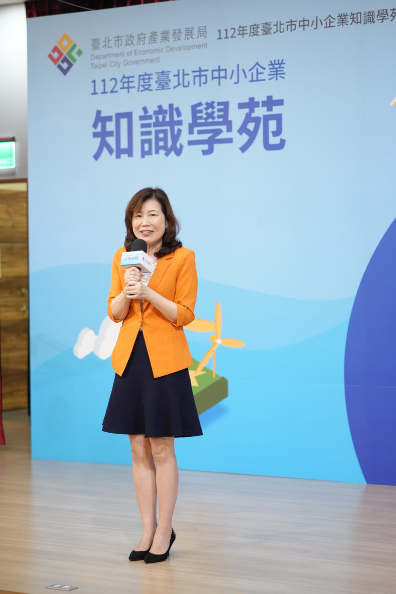 中華民國資訊軟體協會喻維貞副秘書長致詞。
