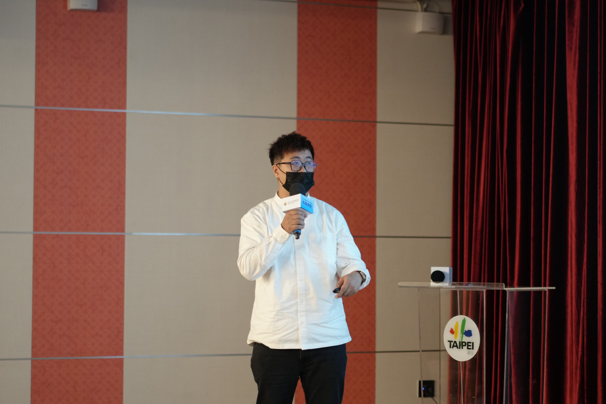 知識學苑亮點學員代表京源田股份有限公司許庭維總經理數位培育分享。
