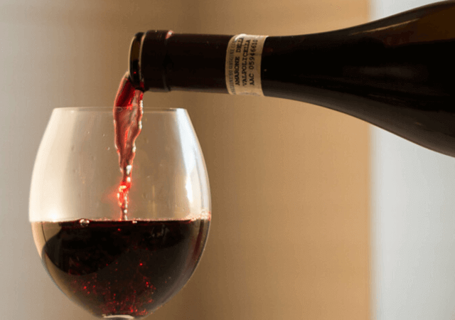 想進入紅酒世界?喝紅酒小知識:紅酒該倒幾分滿?如何醒酒?