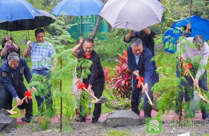 朝陽科大在校內櫻花林舉辦植樹愛地球活動,響應422世界地球日。