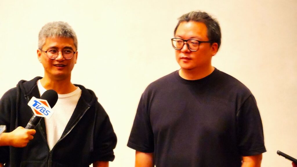 導演暨編舞家謝杰樺(左)、科技技術統籌王伯宇(右)。(圖/陳惠玲攝影)
