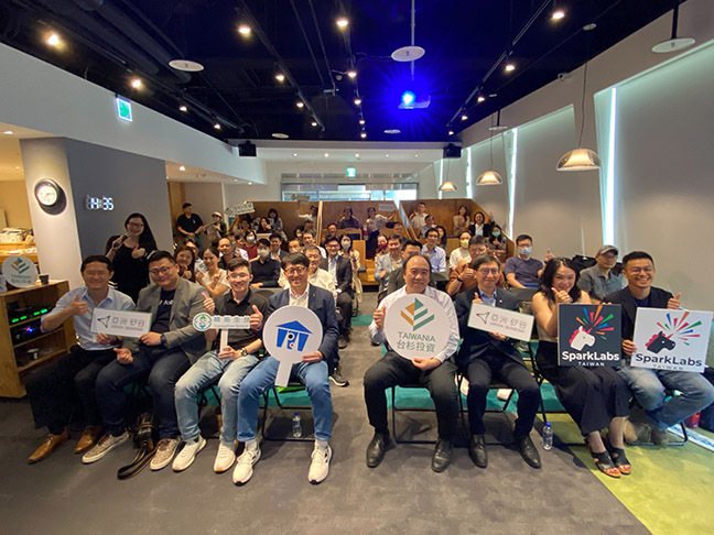 VS Talk 13國際加速器與參與之新創合影,一同邁向國際市場。 亞矽執行中心... VS Talk 13國際加速器與參與之新創合影,一同邁向國際市場。 亞矽執行中心...