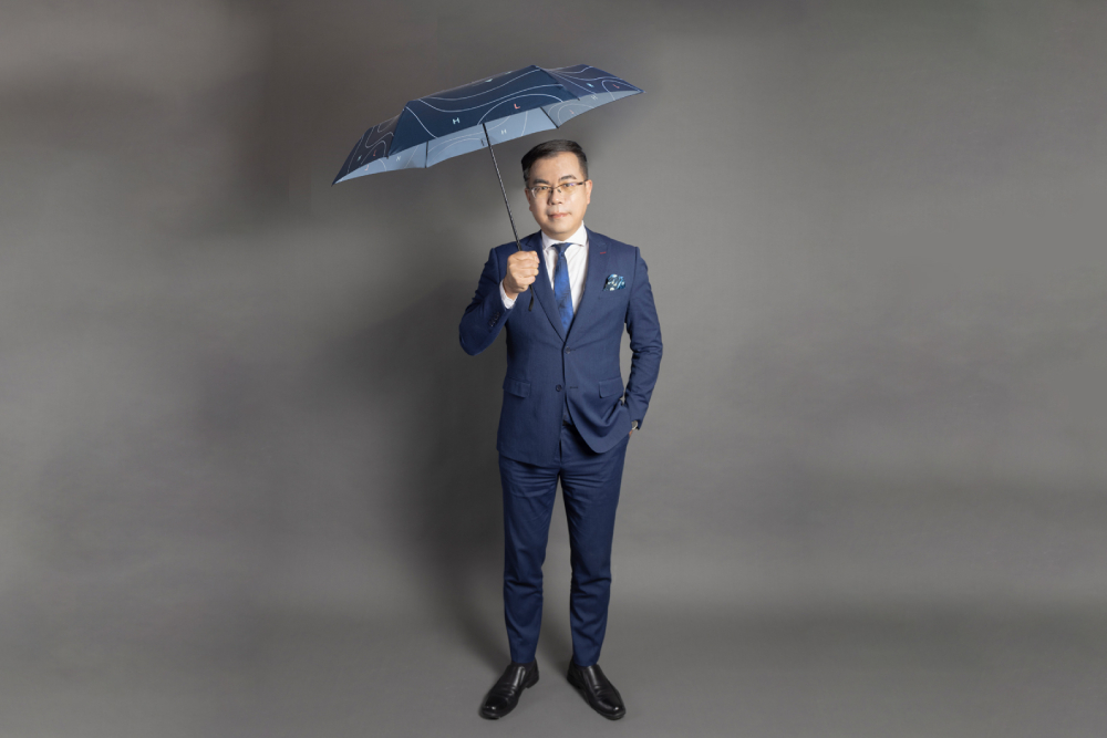 雨傘也講究環保 春雨猛灌氣象達人彭啟明推低碳、抗風傘 78 CNEWS匯流新聞網資料照片207230420a03