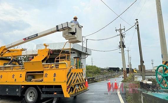 台電關懷獨居長者 深入偏鄉改善長輩用電