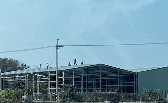 嘉縣府將依法強制拆除興工中農地大型違章建築