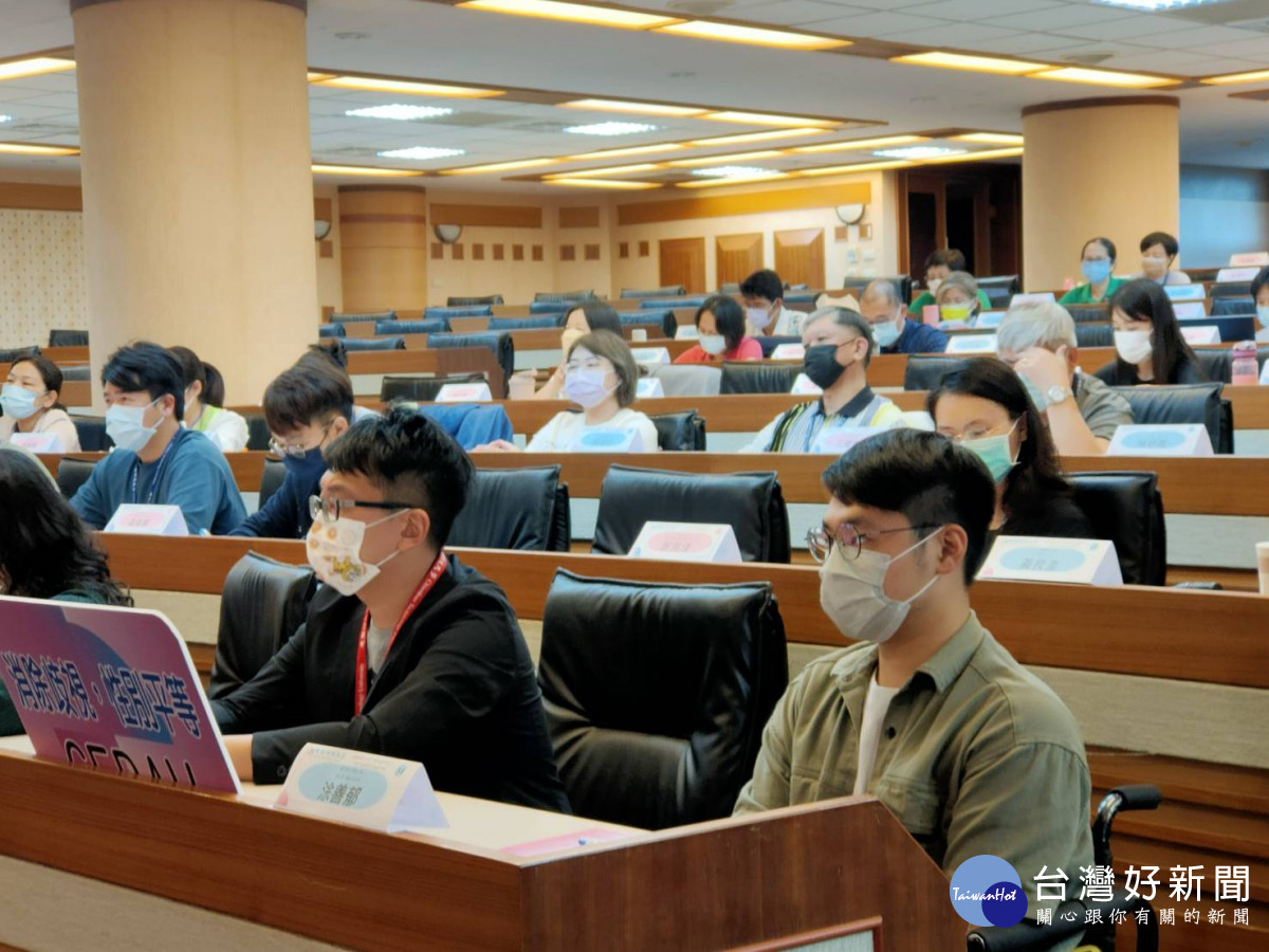 性別平等與學生申訴權益」研討,中部30所大專校院超過100人參加。圖/記者鄧富珍攝