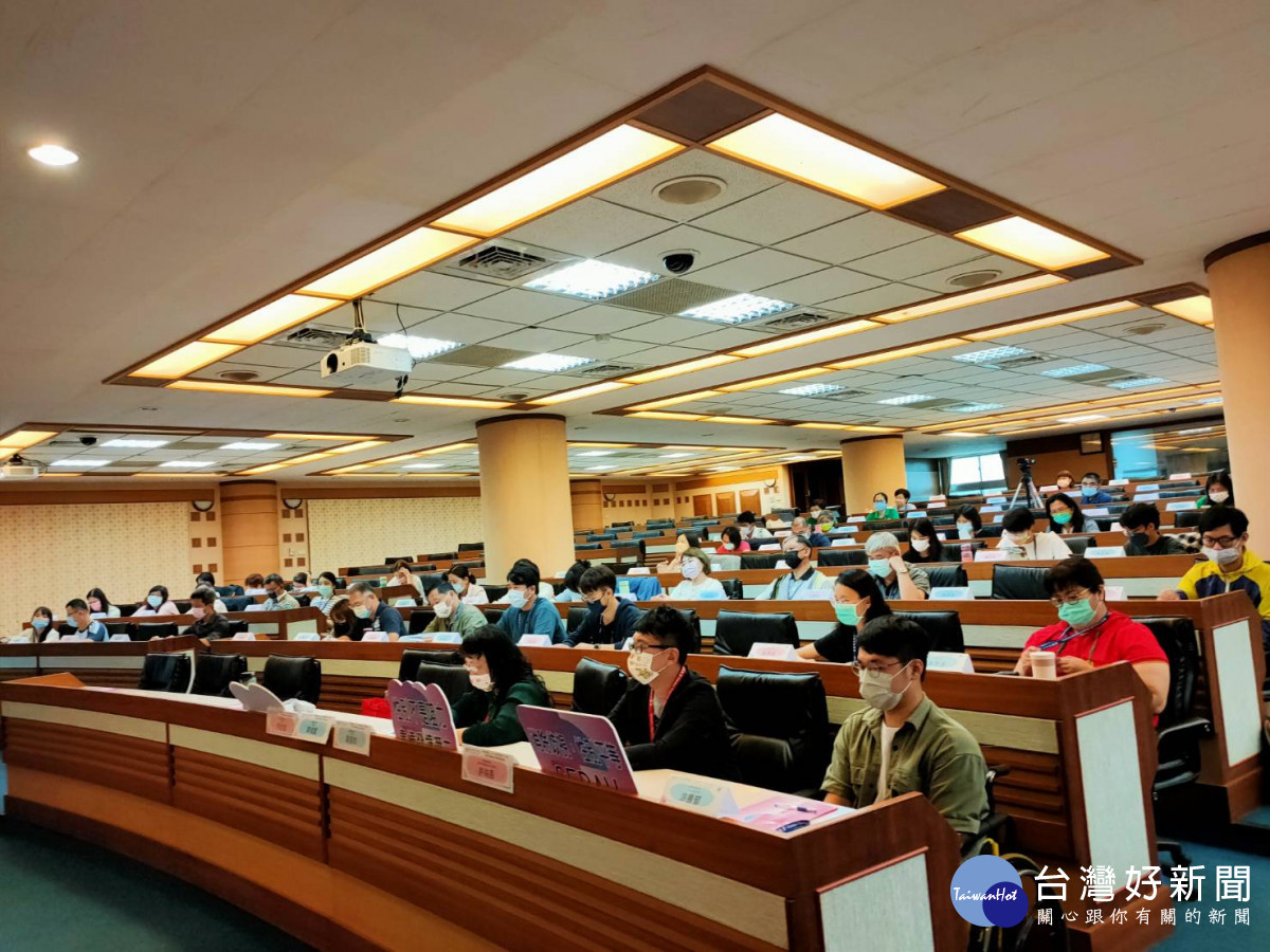 性別平等與學生申訴權益」研討,中部30所大專校院超過100人參加。圖/記者鄧富珍攝