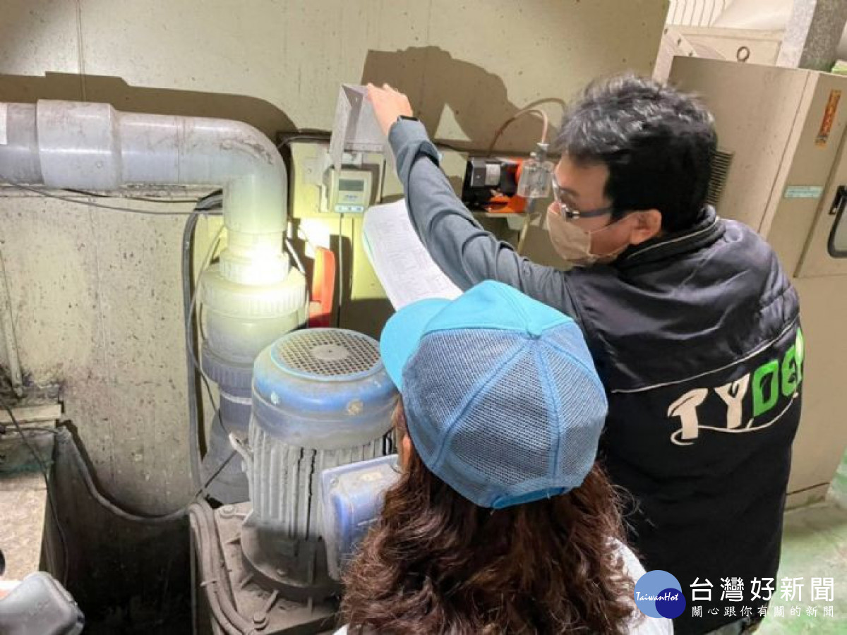 桃環局兵分三路搜查溯源，破獲平鎮新街溪泡沫廢水污染。