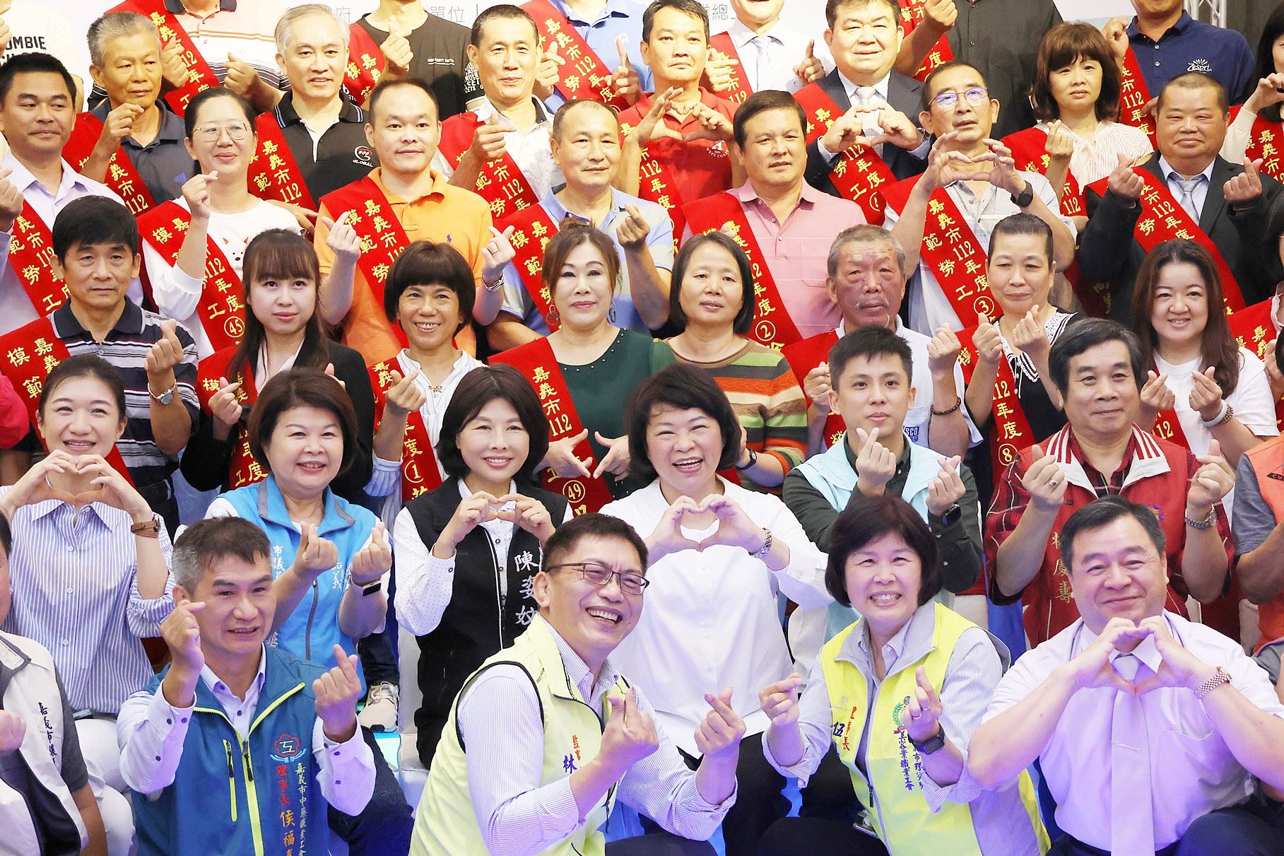 嘉義市政府表揚56位模範勞工 黃敏惠期待與勞工共拼未來 嘉義市政府表揚56位模範勞工 黃敏惠期待與勞工共拼未來