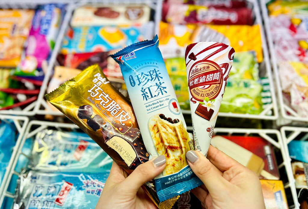 迎冰品旺季,萊爾富5月2日前推出杜老爺、小美及百吉等近40支冰品,任選2件8折、3件75折優惠。