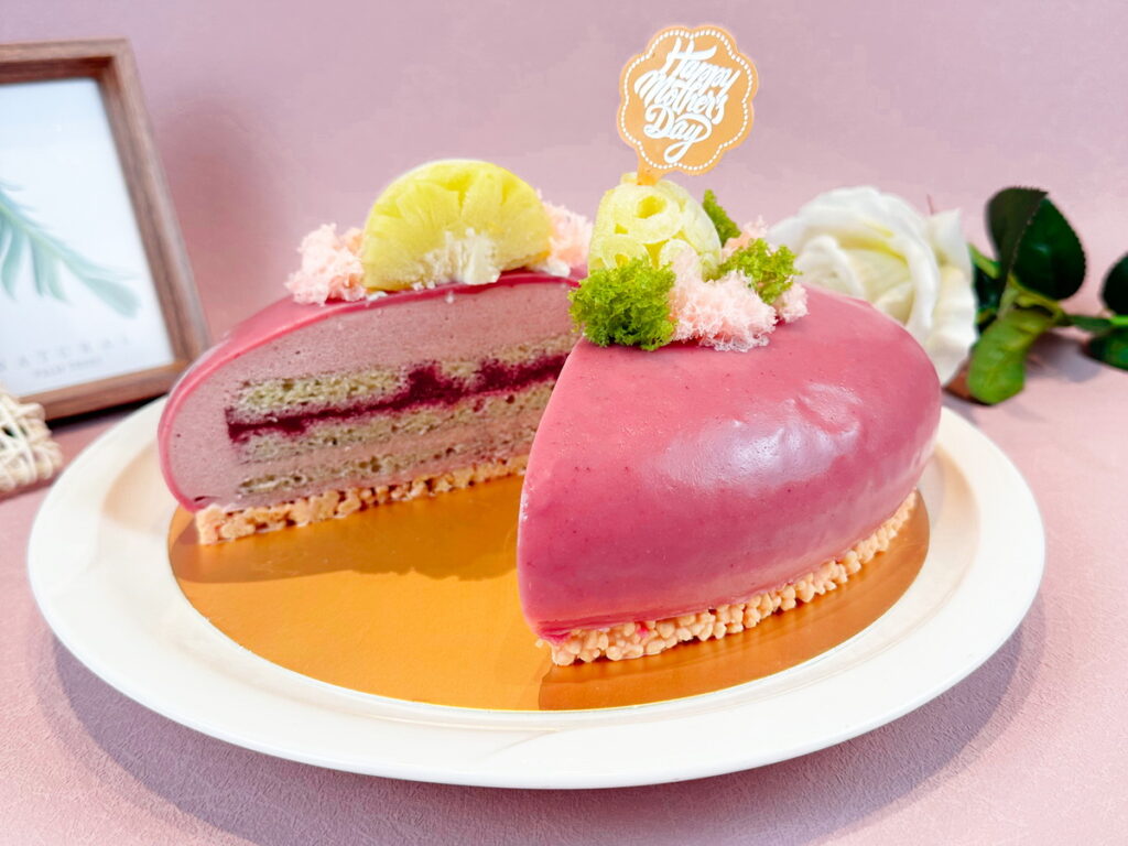 泰莓慕斯蛋糕剖面