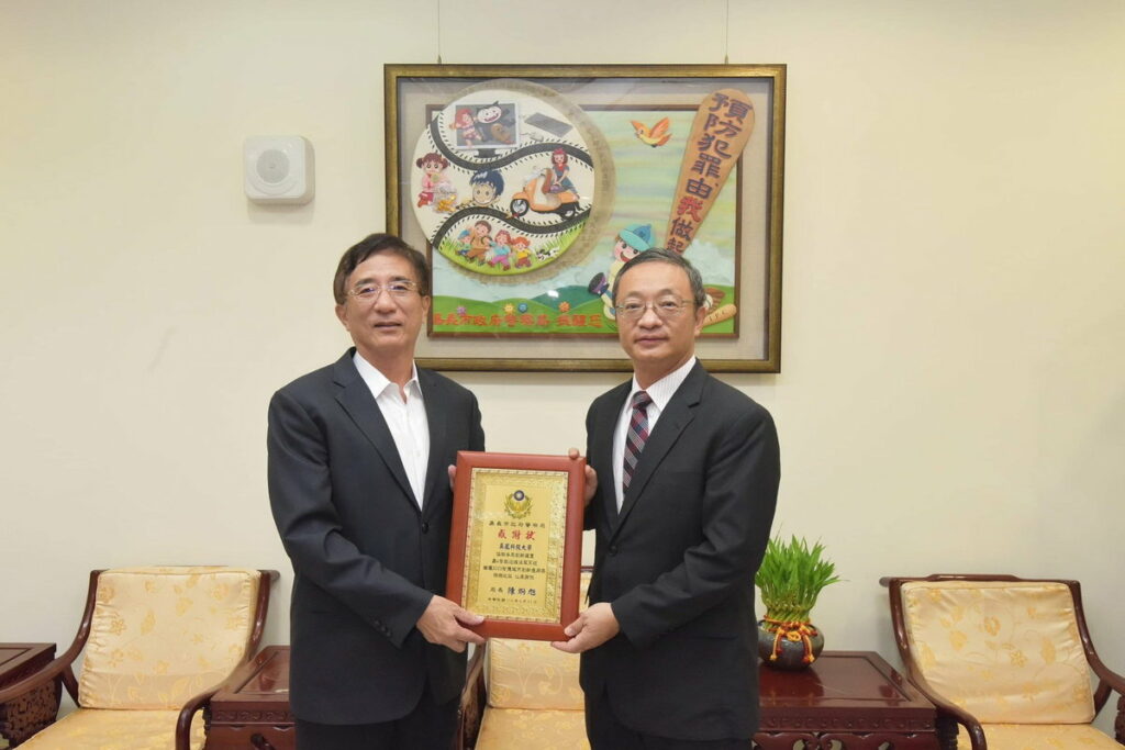 局長陳炯旭特別致贈感謝狀表示謝忱