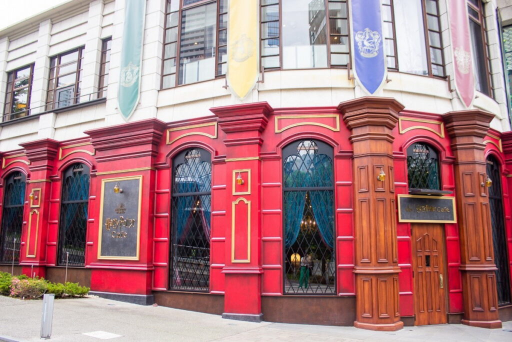 位於東京赤坂「赤坂Biz Tower」的Harry Potter Cafe,外觀清楚呈現哈利波特的世界觀,令人興奮不已。(照片來源:東京觀光事務所提供)