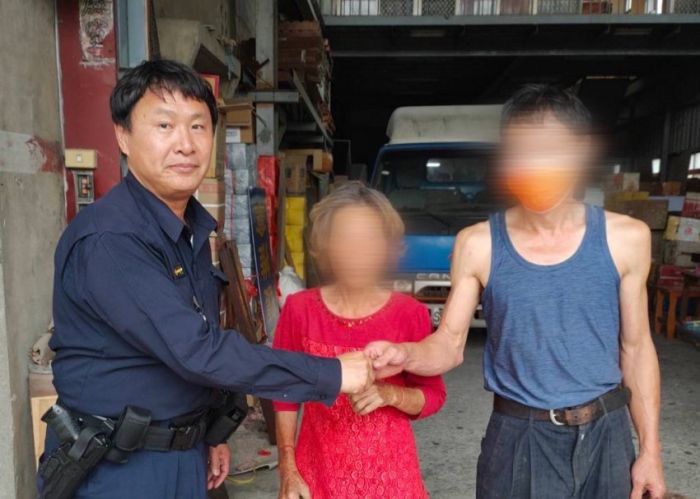 老嫗步行離家7公里迷途 警執勤發現載返家