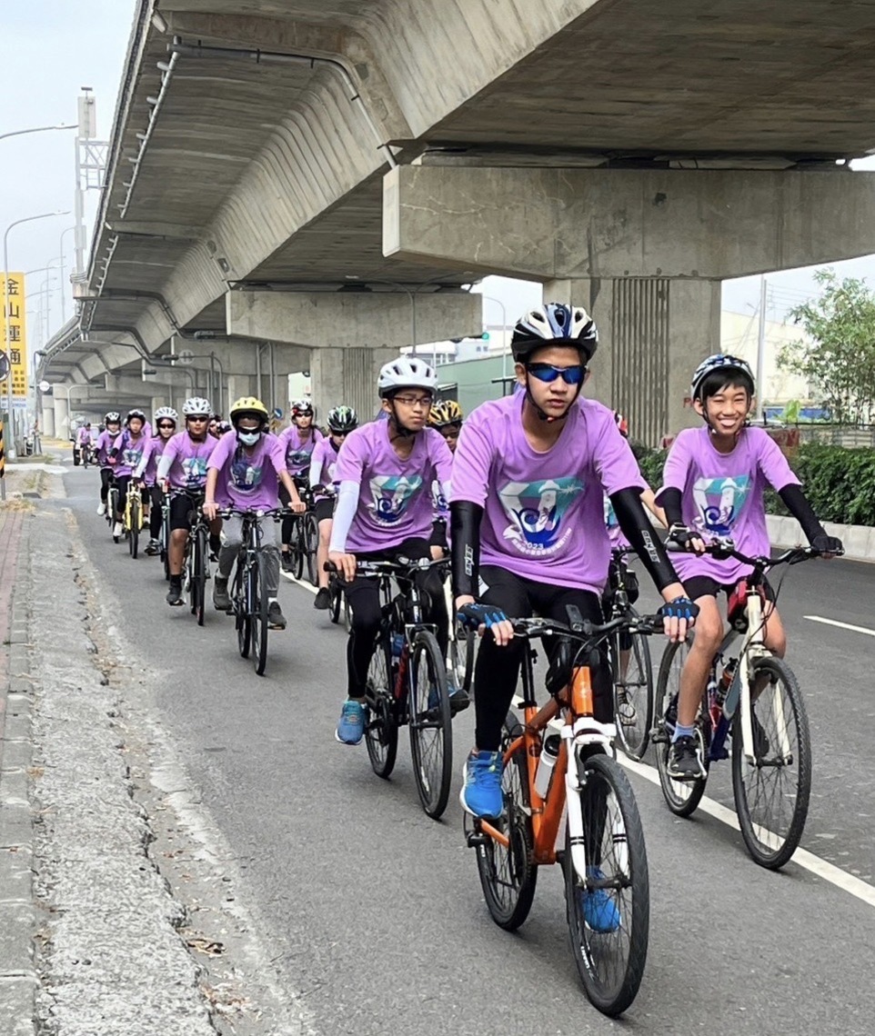 漾新聞|鳳翔國小畢旅挑戰極限 111公里單車長程抵墾丁鵝鑾鼻燈塔達標