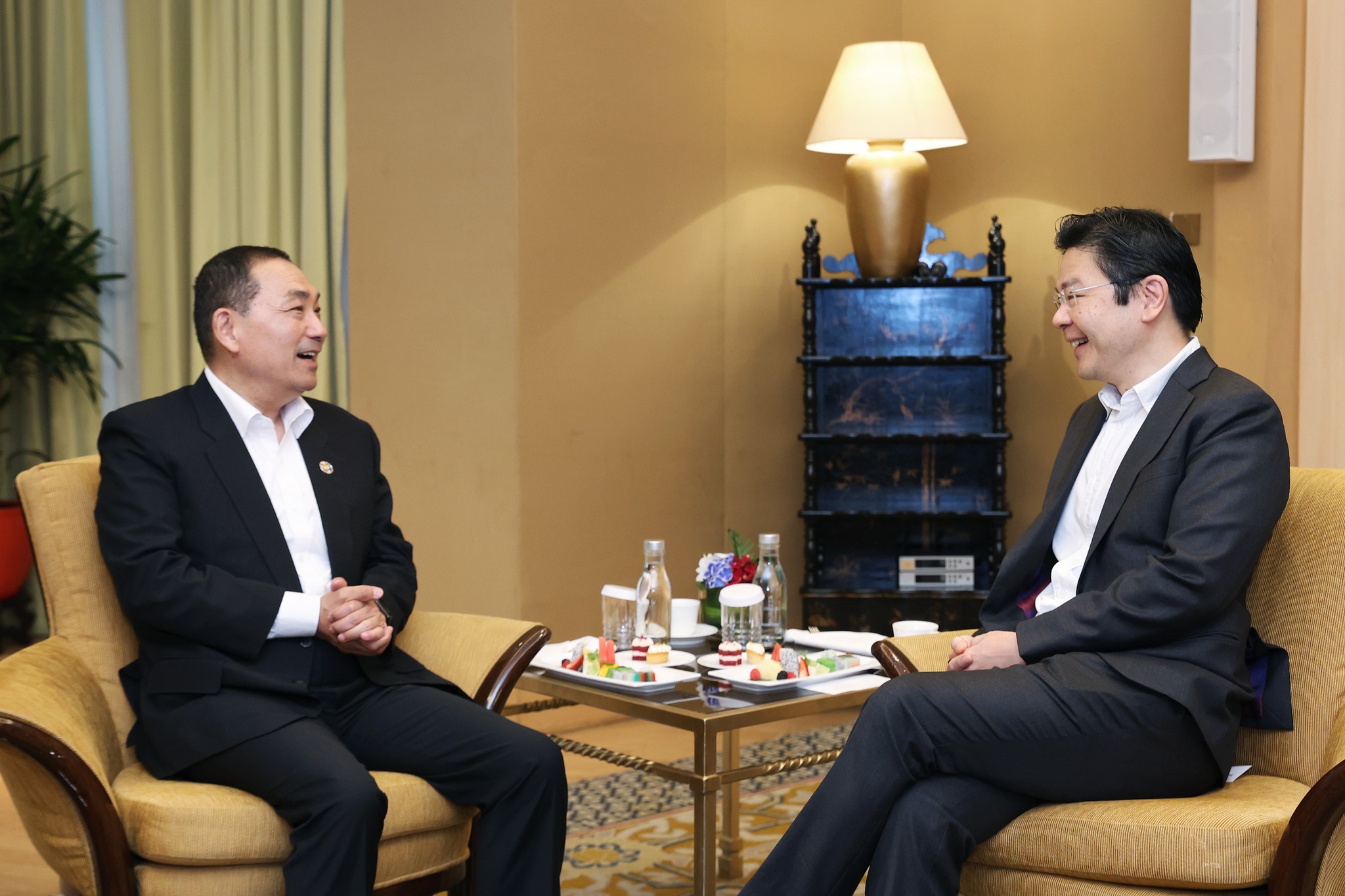 新北市長侯友宜(左)訪新加坡,21日拜會副總理黃循財(右)。翻攝黃循財臉書