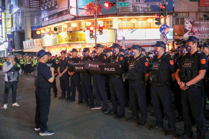 優勢警力進駐民生地下道維安。洪舜南攝