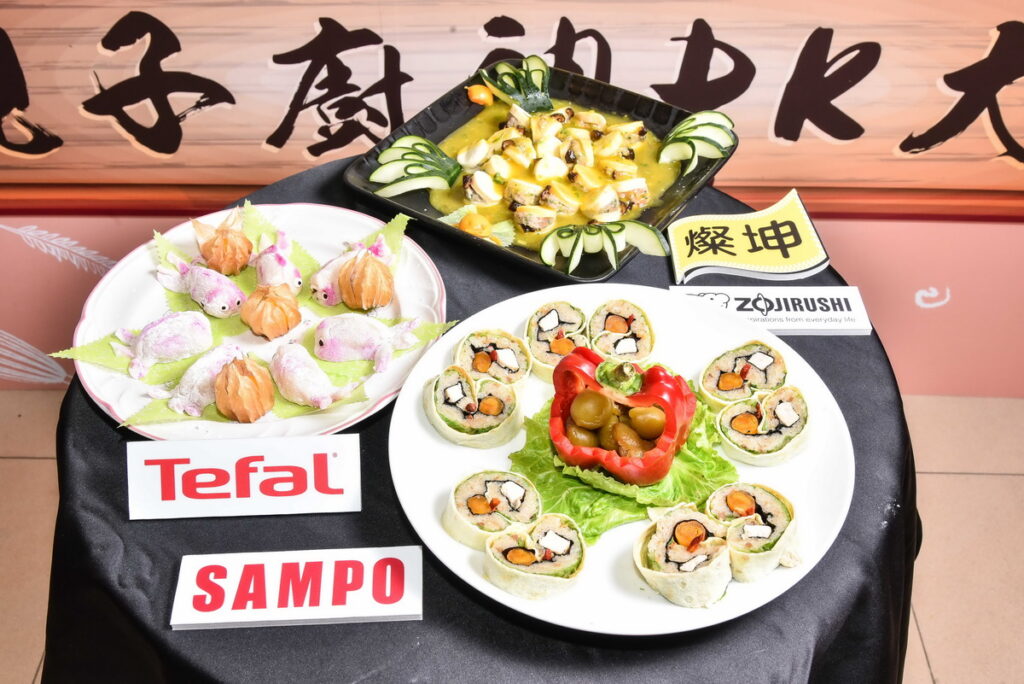 廚神大顯廚藝,百變蛋蛋幸福料理陸續上桌,將粉紅蛋入菜變身為布丁、蛋捲、優格等,更搭配華麗、精緻擺盤-(圖片來源_燦坤提供)