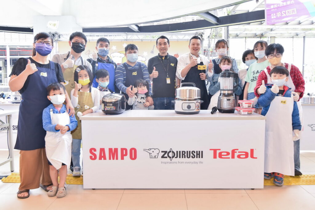 今(22)日3C通路龍頭燦坤,與ZOJIRUSHI(日本象印)、Tefal(法國特福)以及SAMPO(聲寶)三大廚電品牌共同合作主辦的第四屆親子廚神PK大賽.1(圖片來源_燦坤提供)