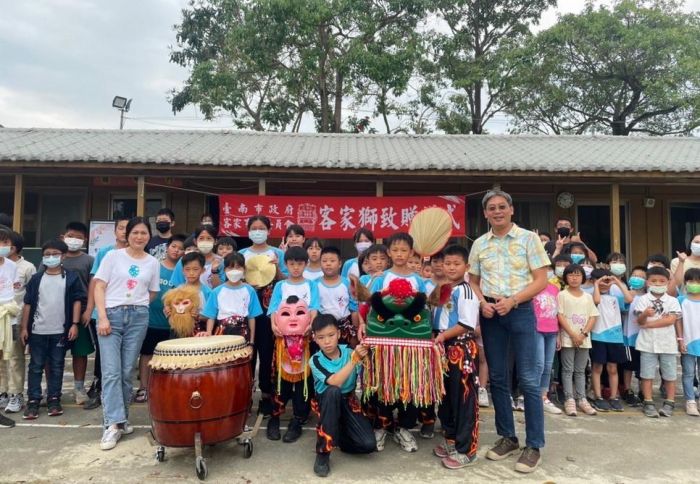 南市客委會贈獅文化傳承 培育175名學童舞客家獅