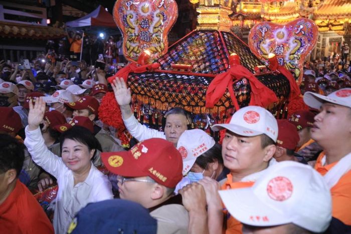 大甲媽遶境盛大登場　盧秀燕祈求台灣平順安康